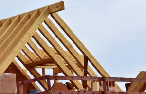Jak zbudować oraz zamontować wiązary dachowe?